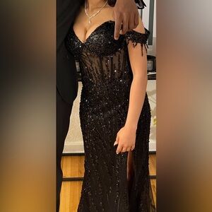 Elegant Black Sequined Prom Dress